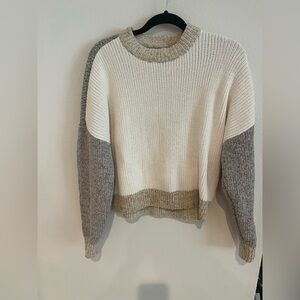 Abercrombie & Fitch Cream and Gray Crew Neck Sweater